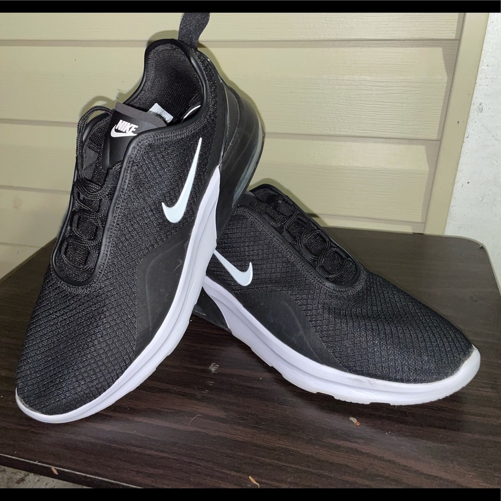 Nike air max motion 2